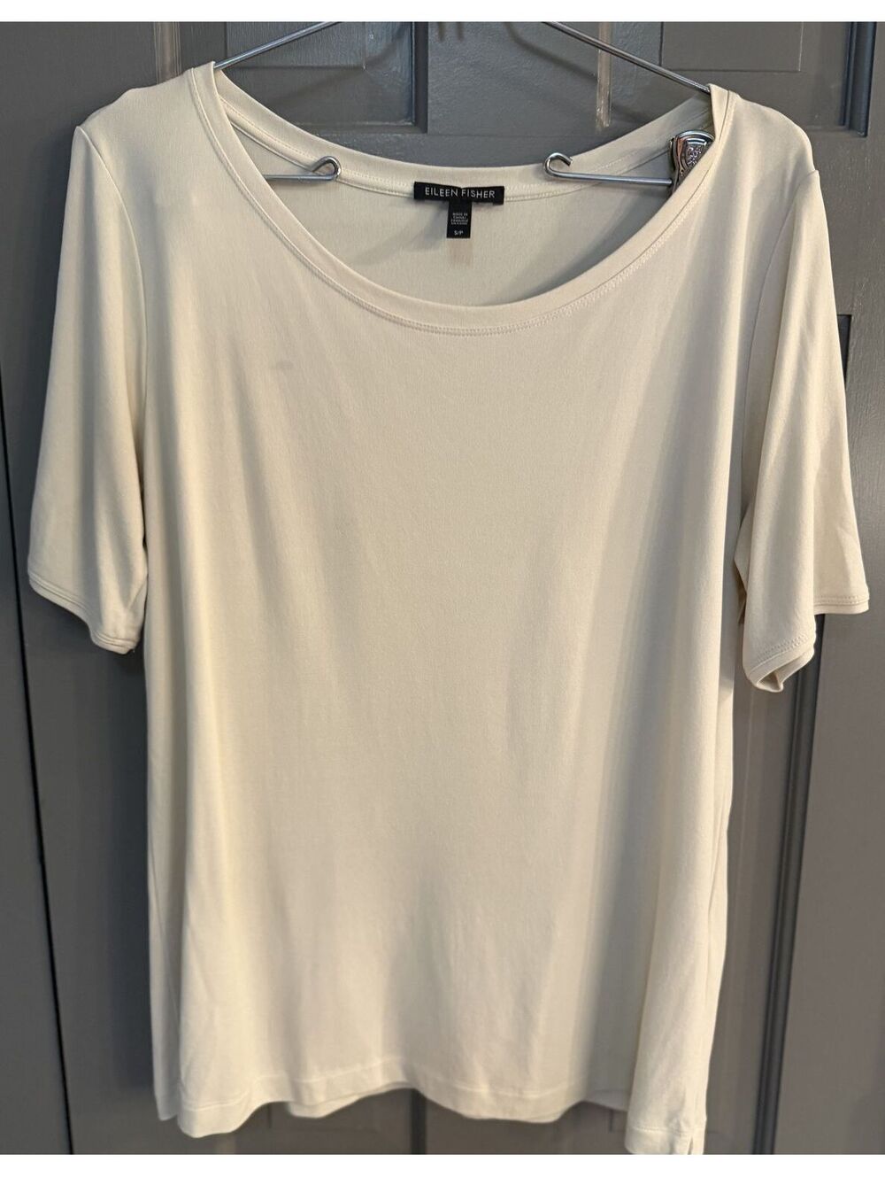 Eileen Fisher 100% Silk Cream Scoop Neck Short Sleeve Top Size SP - Picture 2 of 5